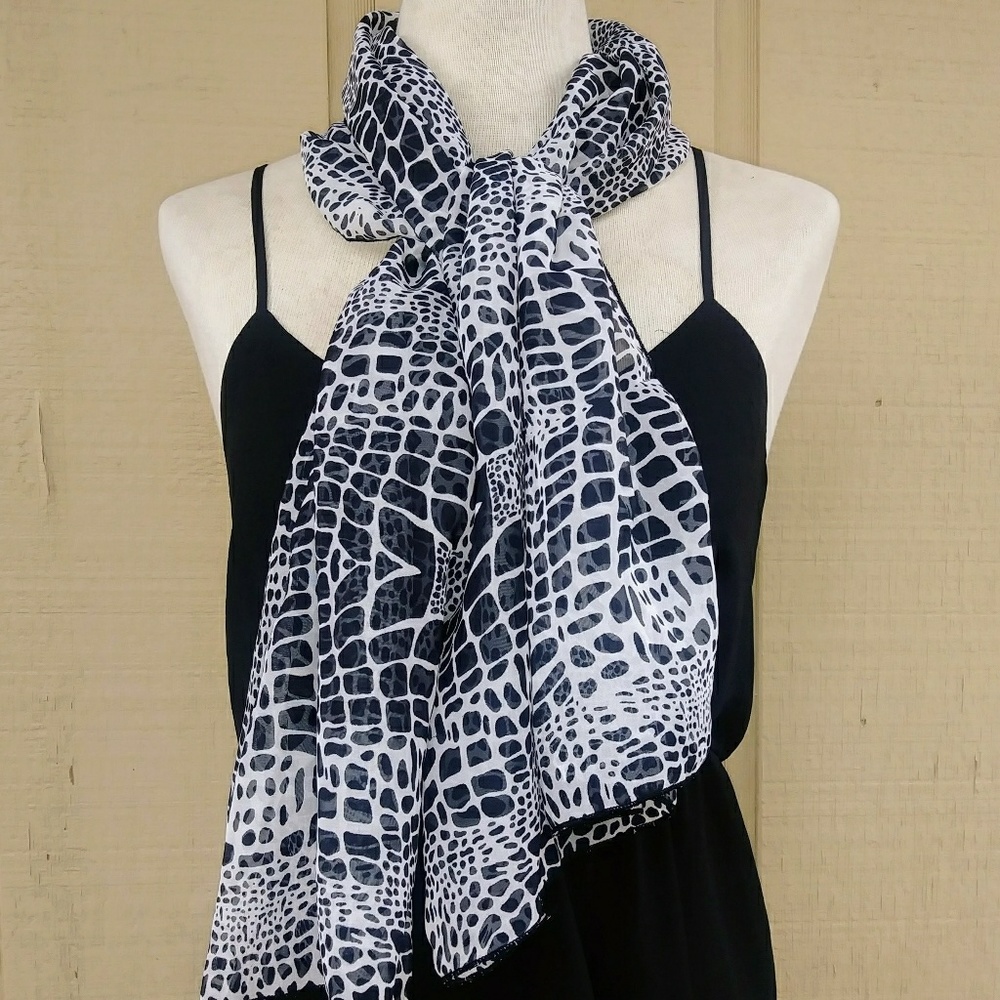 Black & White Alligator Print Silky Scarf
